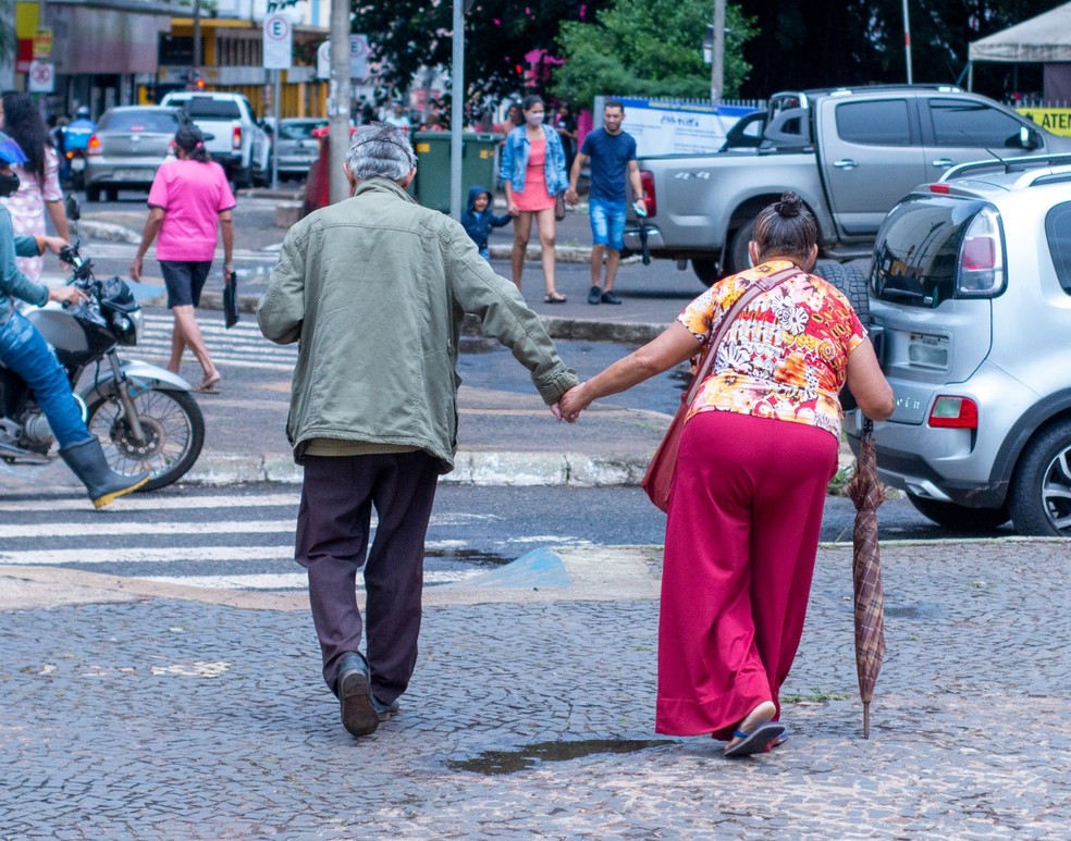 Em 2021, dos 210 milhões de brasileiros, 37,7 milhões são pessoas idosas, de acordo com uma pesquisa do Departamento Intersindical de Estatística e Estudos Socioeconômicos (Dieese); imagem de arquivo — Foto: Kauê Altrão