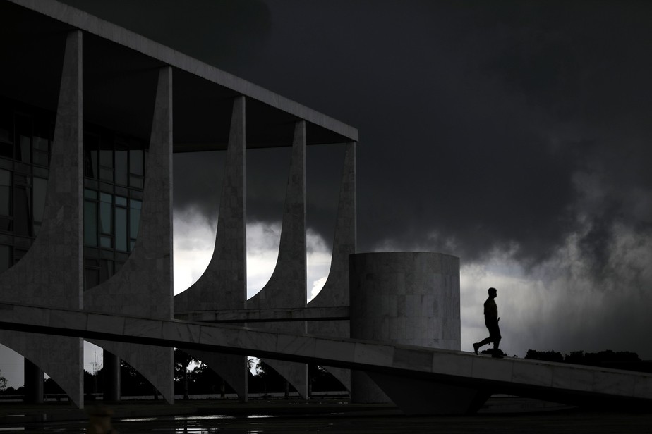 Palácio do Planalto, em Brasília, em dia chuvoso