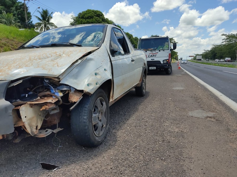 Pedestre, de 44 anos, morreu atropelado no trecho urbano da Rodovia Raposo Tavares (SP-270), em Presidente Prudente, nesta sexta-feira (18) — Foto: Aline Costa/G1