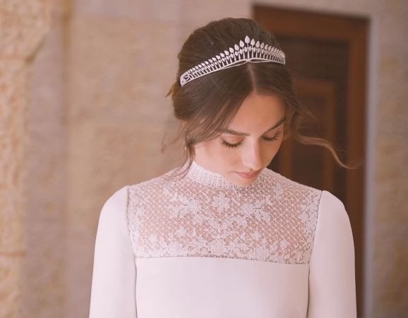 Princesa Iman usou uma tiara de diamantes que era de sua mãe, a rainha Rania — Foto: Reprodução/Redes sociais
