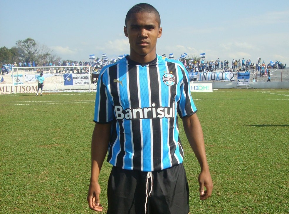 Douglas Costa em seus primeiros passos pelo Grêmio, em 2008 — Foto: Rodrigo Fatturi/Divulgação Grêmio