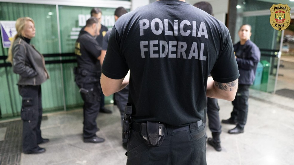 Policiais durante operação 'Não Seja um Laranja', em Brasília — Foto: Polícia Civil do DF/Divulgação