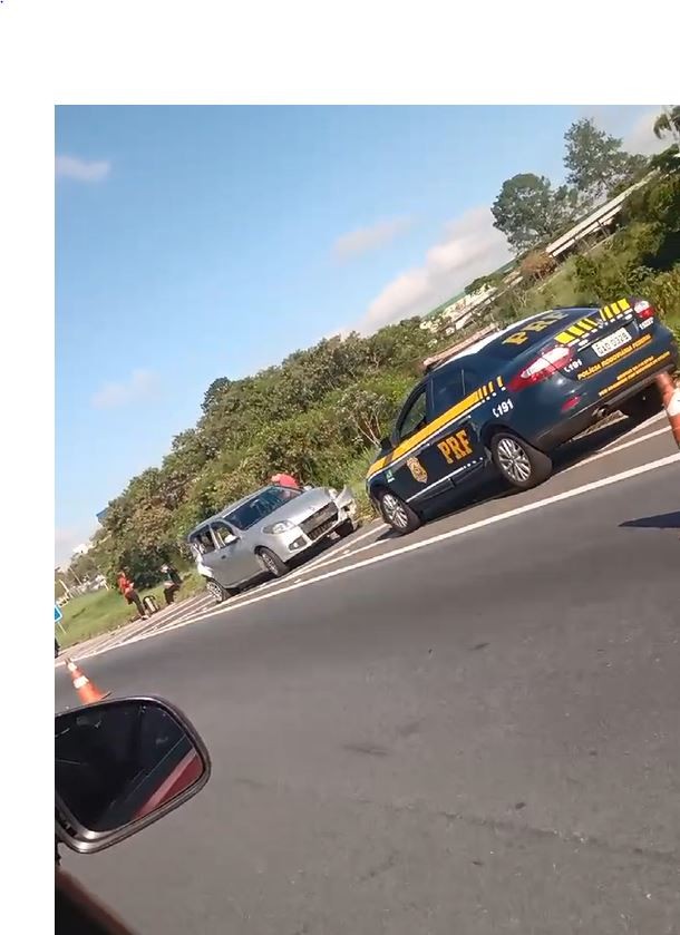 Quatro pessoas ficam feridas em engavetamento na Dutra em São José dos Campos 