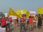 Moradores protestam contra reintegração de posse, no AM