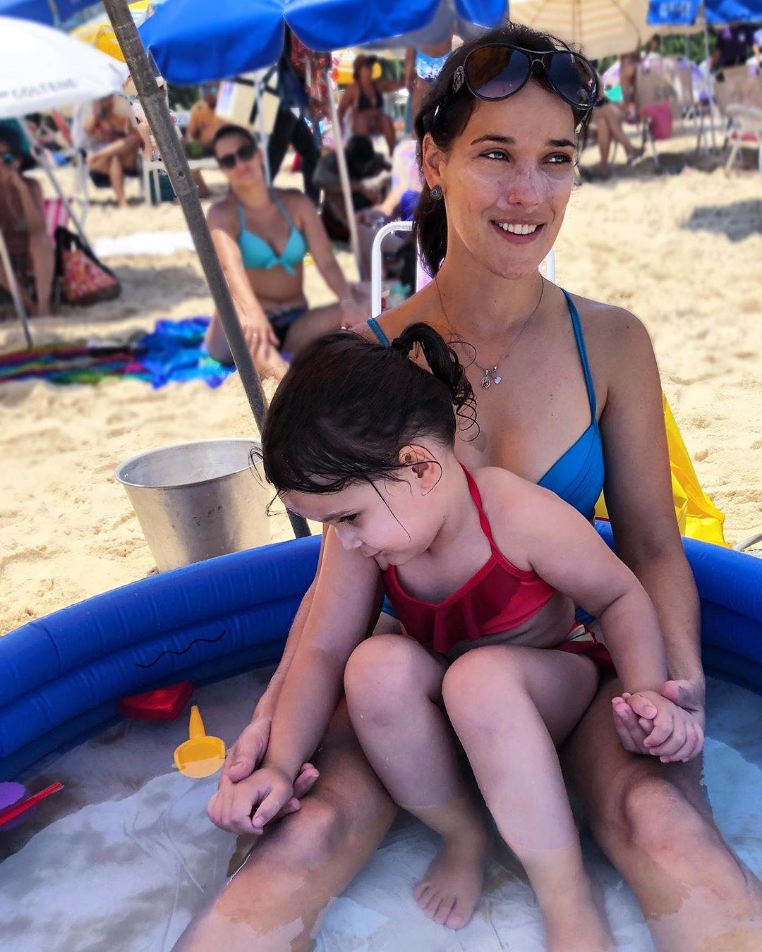 Adriana Birolli com a sobrinha e afilhada, Joana (Foto: Reprodução/Instagram)