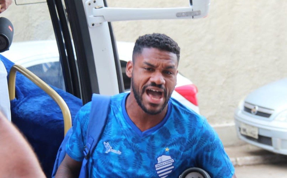 Gerson se firmou na defesa do Azulão — Foto: Denison Roma/GloboEsporte.com