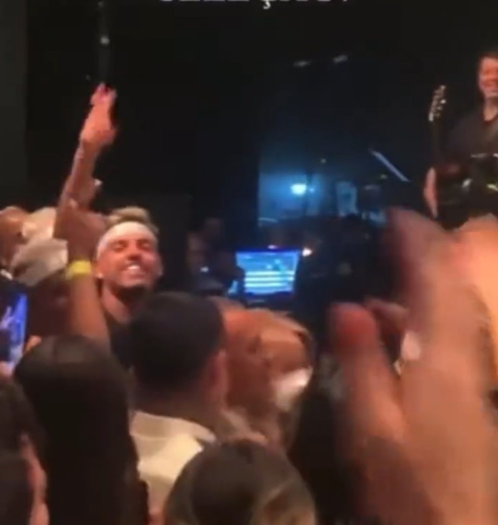 Menino participa de coro ofensivo a Tite e se desculpa: 