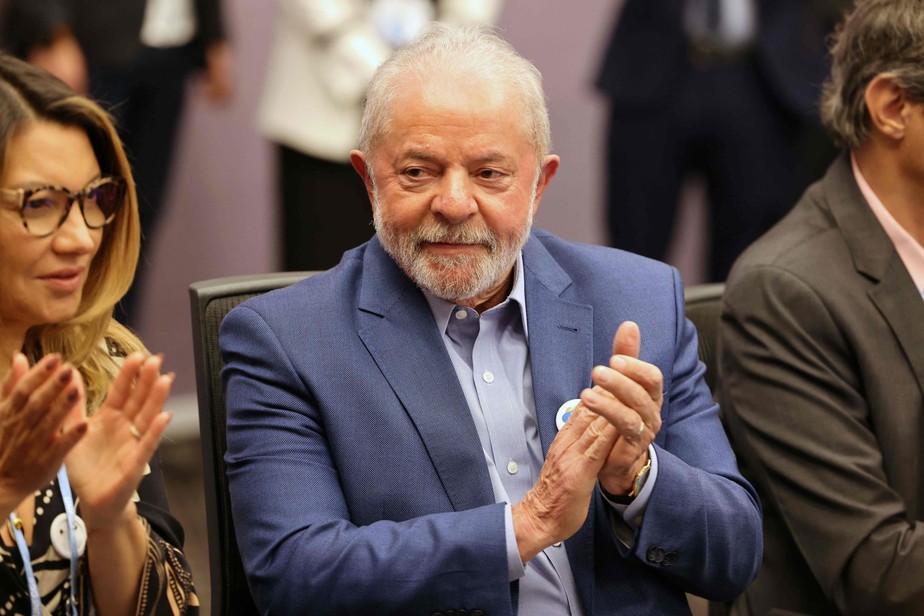 O presidente eleito do Brasil, Luiz Inácio Lula da Silva, tem feito declarações polêmicas sobre o yteto de gastos, que tiveram reflexos na Bolsa