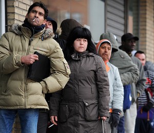 Fila de desempregados na Espanha Desemprego na Espanha (Foto: Getty Images)