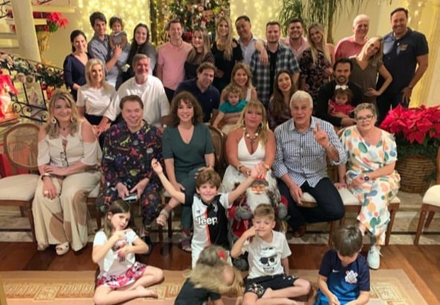 Reunido com a família, Silvio Santos comemora Natal (Foto: Reprodução/Instagram)