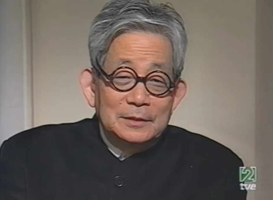 Kenzaburo Oe, Prêmio Nobel de Literatura japonês