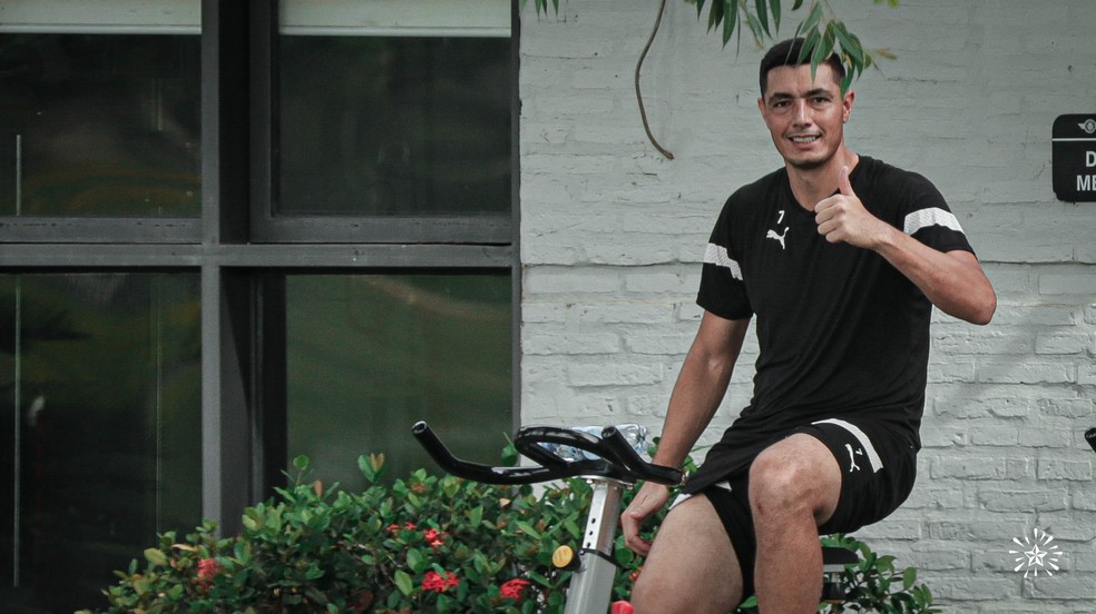 Oscar Tacuara treina normalmente antes de viagem para enfrentar o Atl&eacute;tico &mdash; Foto: Divulga&ccedil;&atilde;o/Liberatd