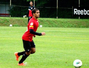 Com Douglas em campo, reservas do São Paulo goleiam em jogo-treino