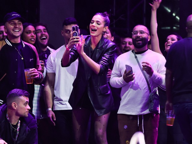 Famosos assistem ao show de Anitta no palco (Foto: Manuela Scarpa/Brazil News)