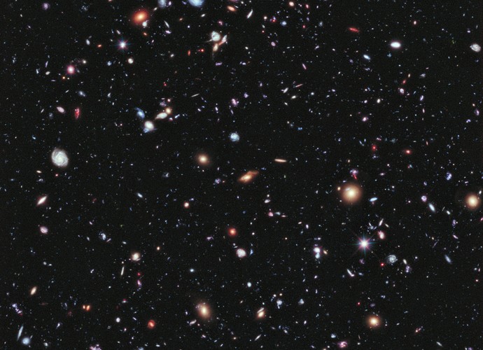 O Campo Extremamente Profundo do Hubble reúne cerca de 5,5 mil galáxias com até 13,2 bilhões de anos (Foto: Nasa)