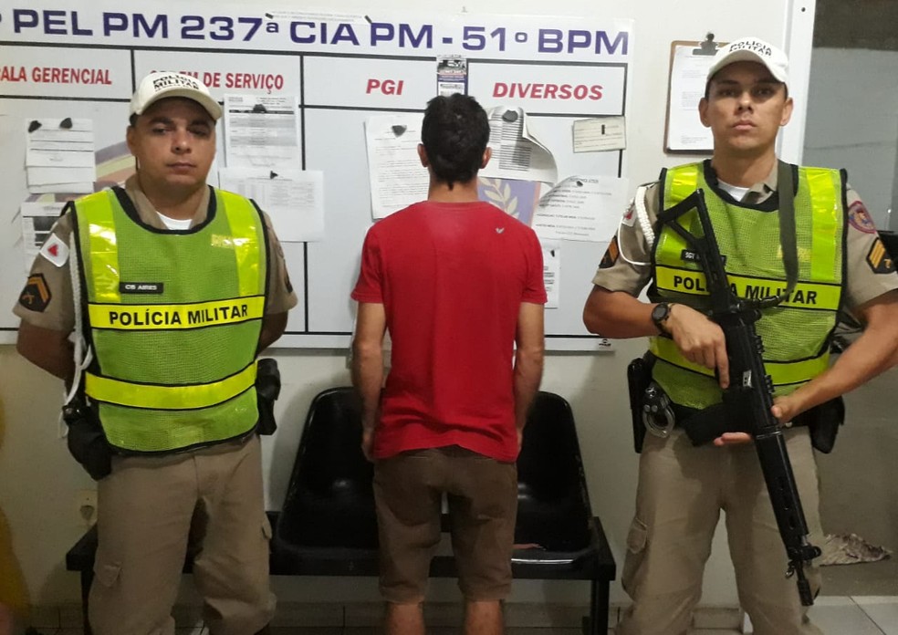 Homem tentou fugir da PRV usando moto clonada â Foto: PolÃ­cia Militar RodoviÃ¡ria/DivulgaÃ§Ã£o