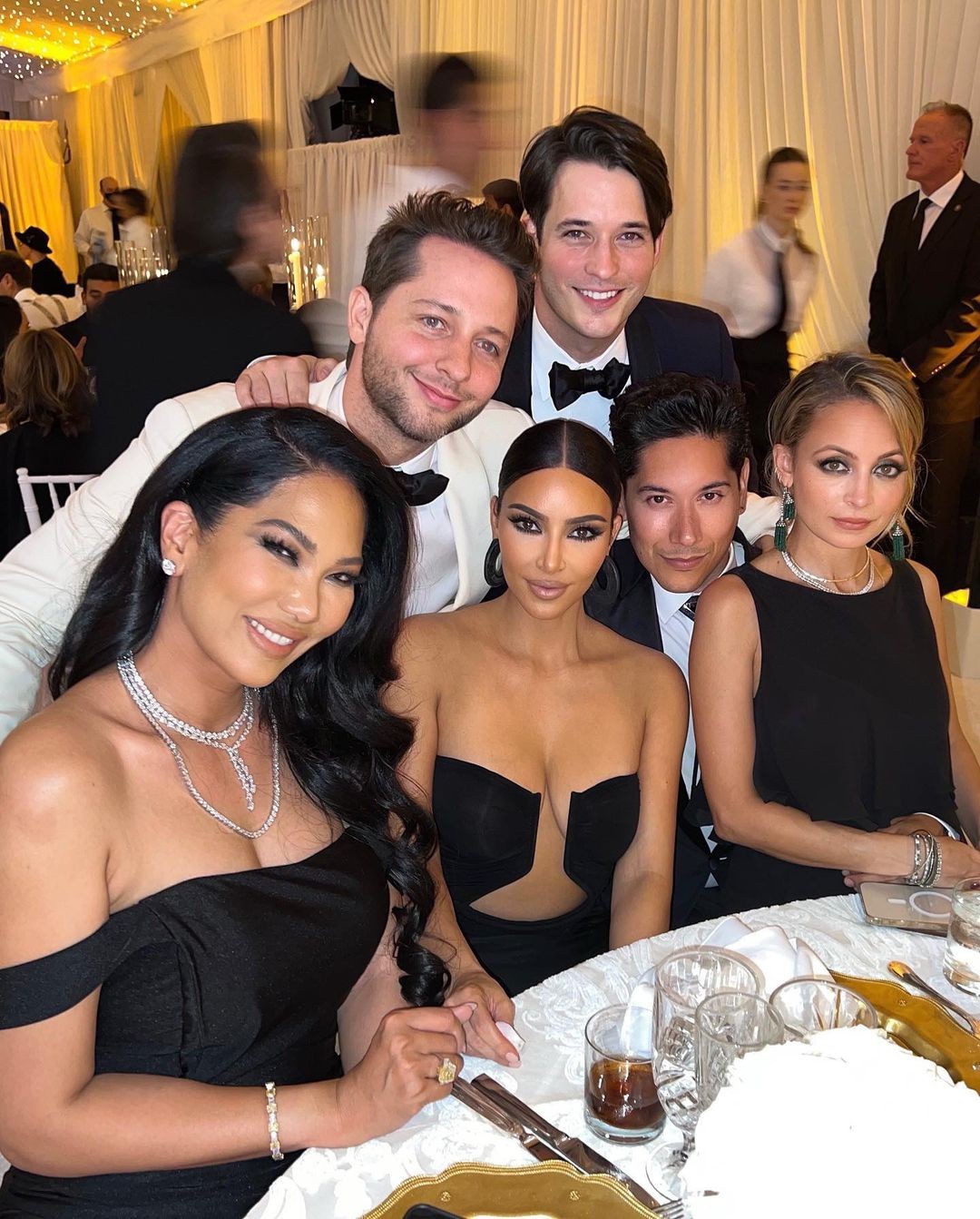 Kim Kardashian mostra look do casamento de Paris Hilton (Foto: Reprodução / Instagram)