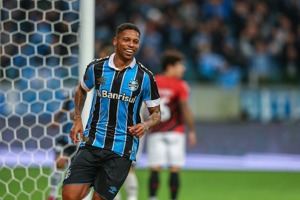 Na balada de André: atacante vive redenção diante da torcida e confirma nova fase no Grêmio