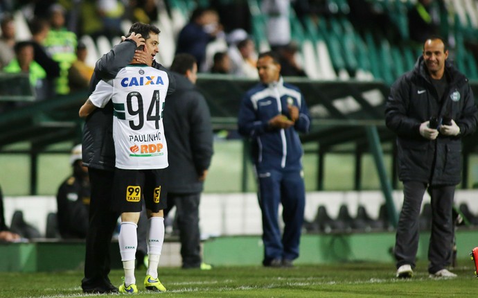 Paulinho Coritiba Avaí (Foto: Giuliano Gomes/PR Press)