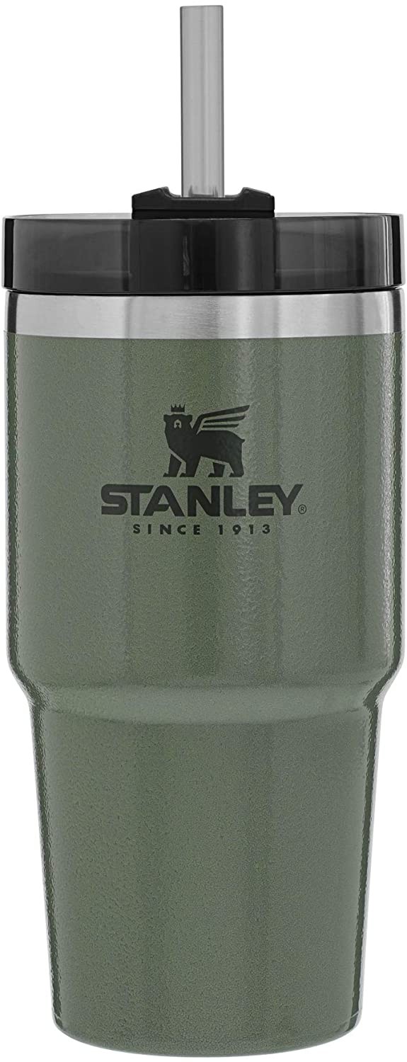 Copo reutilizável à vácuo Adventure com canudo, Stanley, 473 ml (Foto: Reprodução/ Amazon)