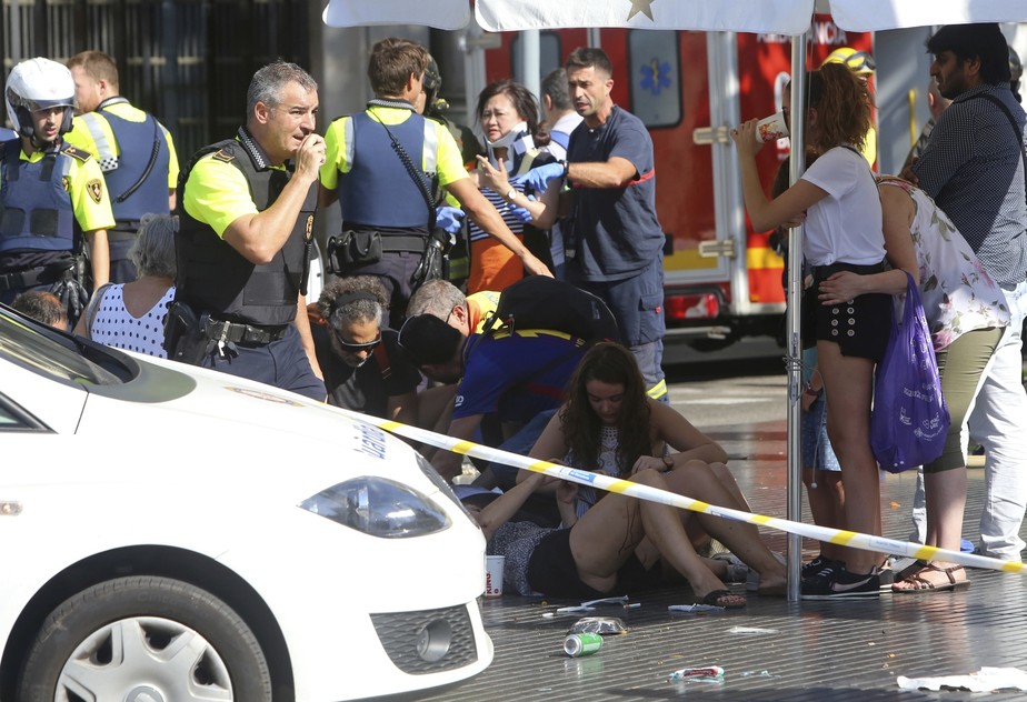 Atentado terrorista em Barcelona deixa mortos; FOTOS 