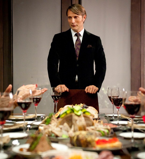 Um dos jantares da série Hannibal (Foto: Divulgação)