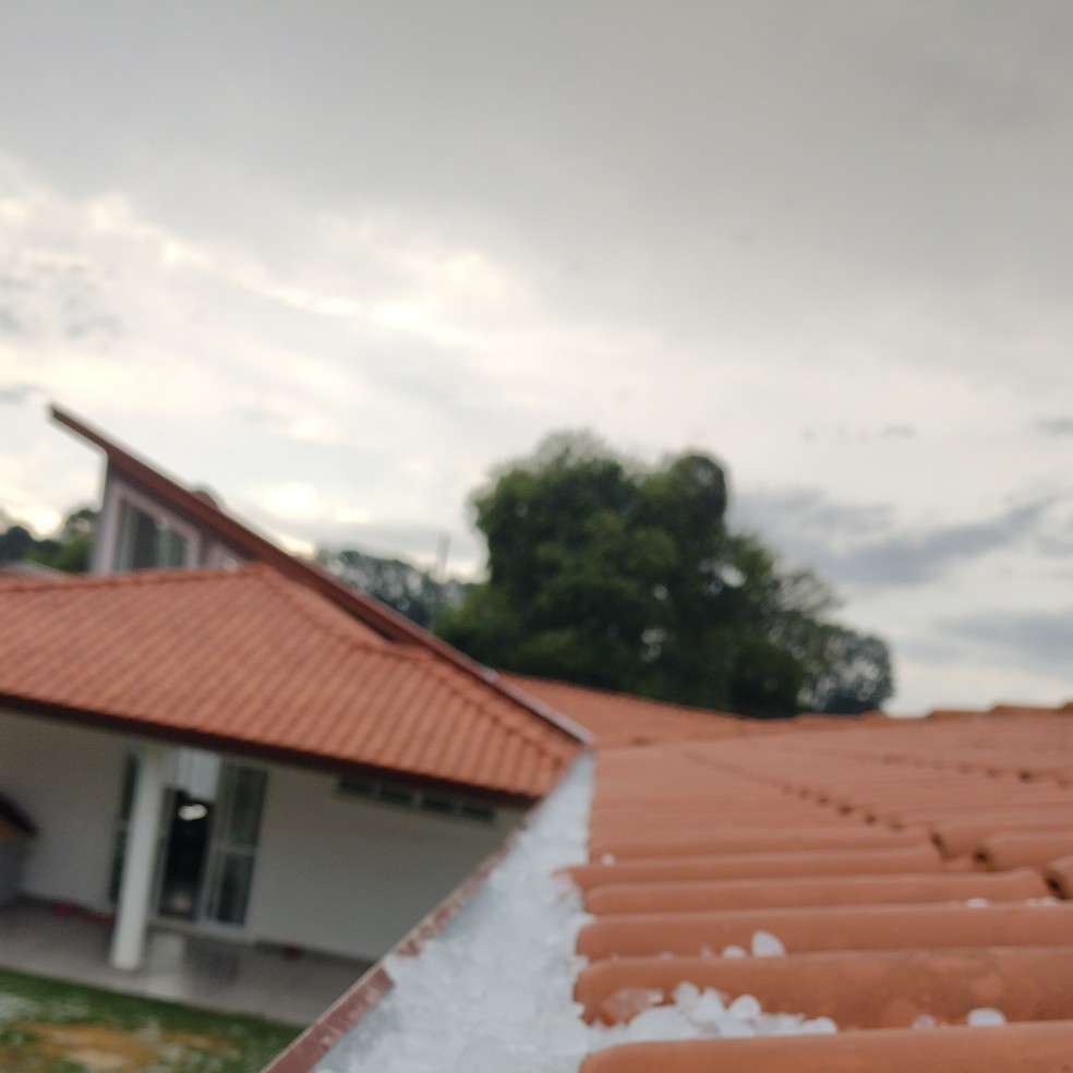 Chuva de granizo registrada em Piraquara, na tarde desta terça (28) — Foto: Sandra Aparecida Monteiro/Arquivo pessoal