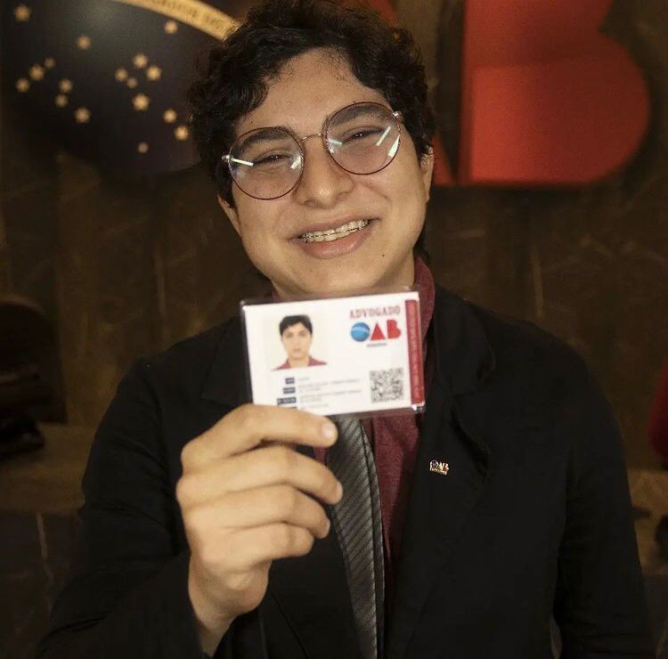 Rondônia tem o primeiro advogado trans com nome social incluído na carteira da OAB: 'liberdade de ser quem é'