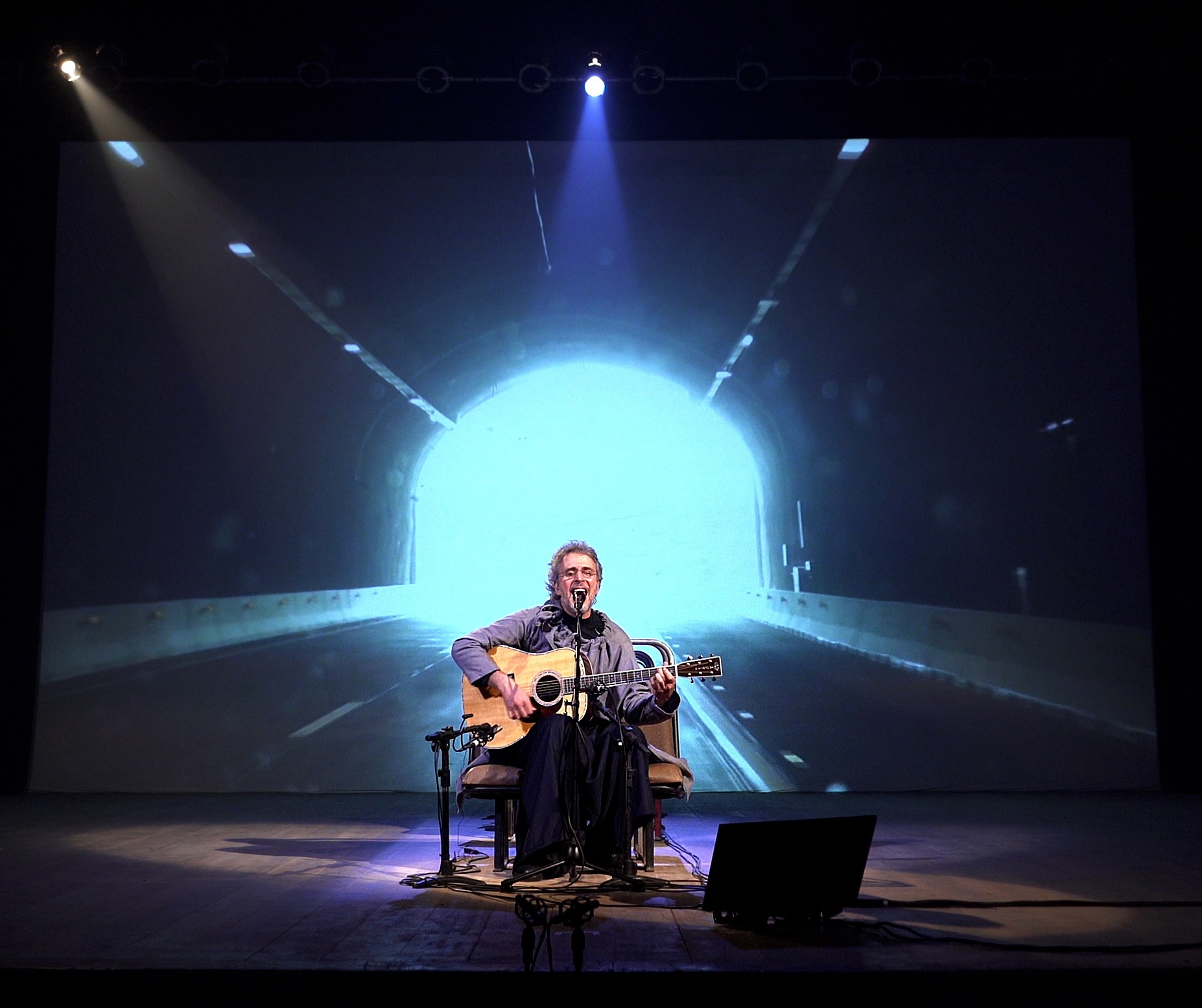 Vitor Ramil trilha com inspiração o percurso de 'Rilke shake', single do álbum ao vivo 'Avenida Angélica'
