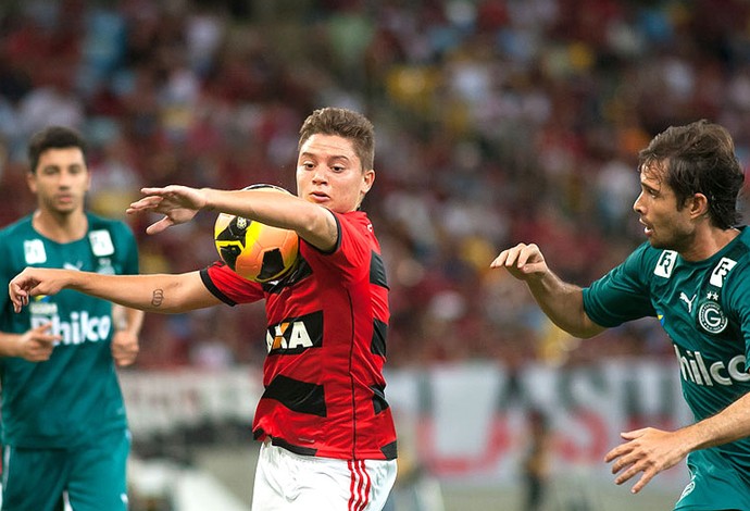 Adryan Flamengo e Goias (Foto: Alexandre Vidal / Fla Imagem) Adryan Flamengo e Goias (Foto: Alexandre Vidal / Fla Imagem)