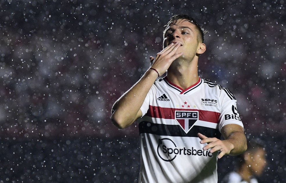 Galoppo comemora gol anotado no clássico contra o Santos — Foto: Marcos Ribolli
