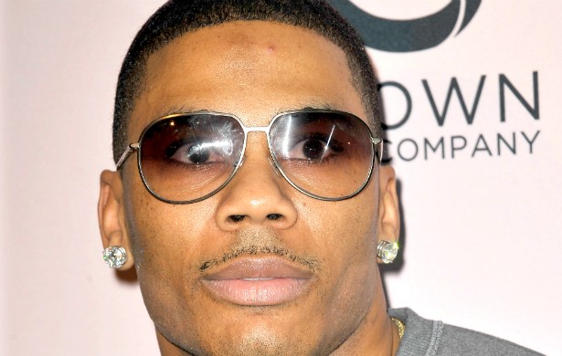 O rapper Nelly foi listado por uma revista de adolescentes dos EUA como um dos "Famosos Mais Sexy com Menos de 25 anos", graças a uma informação confirmada por seus assistentes... Que estavam mentindo, pois ele na realidade já estava com 28 anos naquela é (Foto: Getty Images)