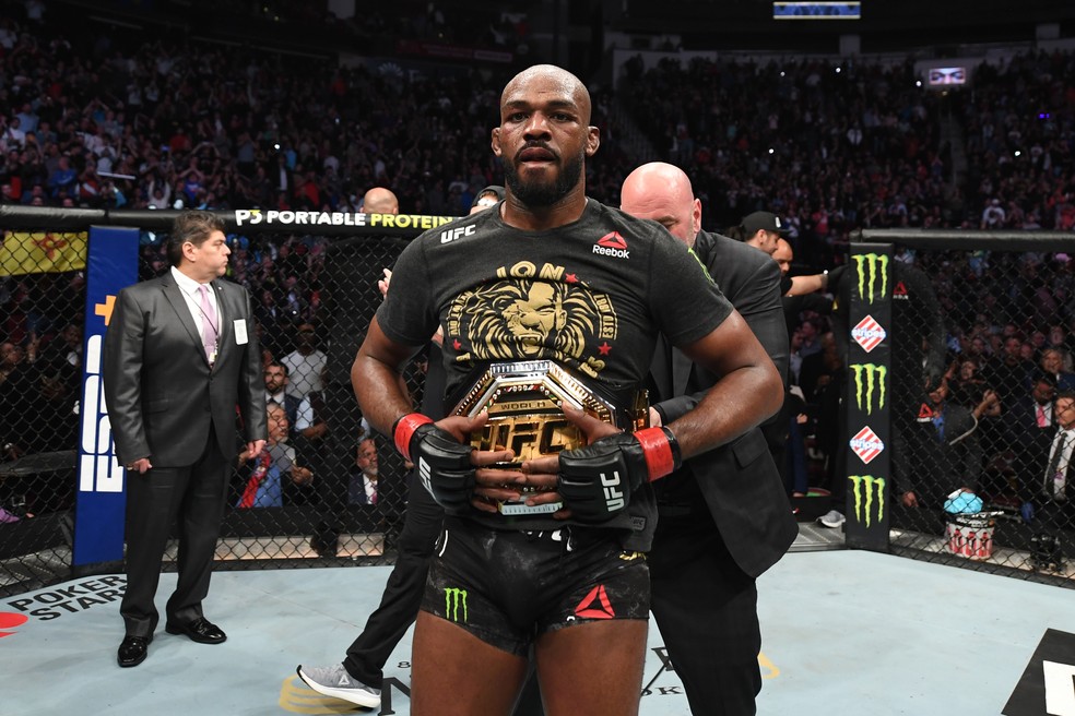 Jon Jones é o atual campeão meio-pesado do UFC — Foto: Getty Images