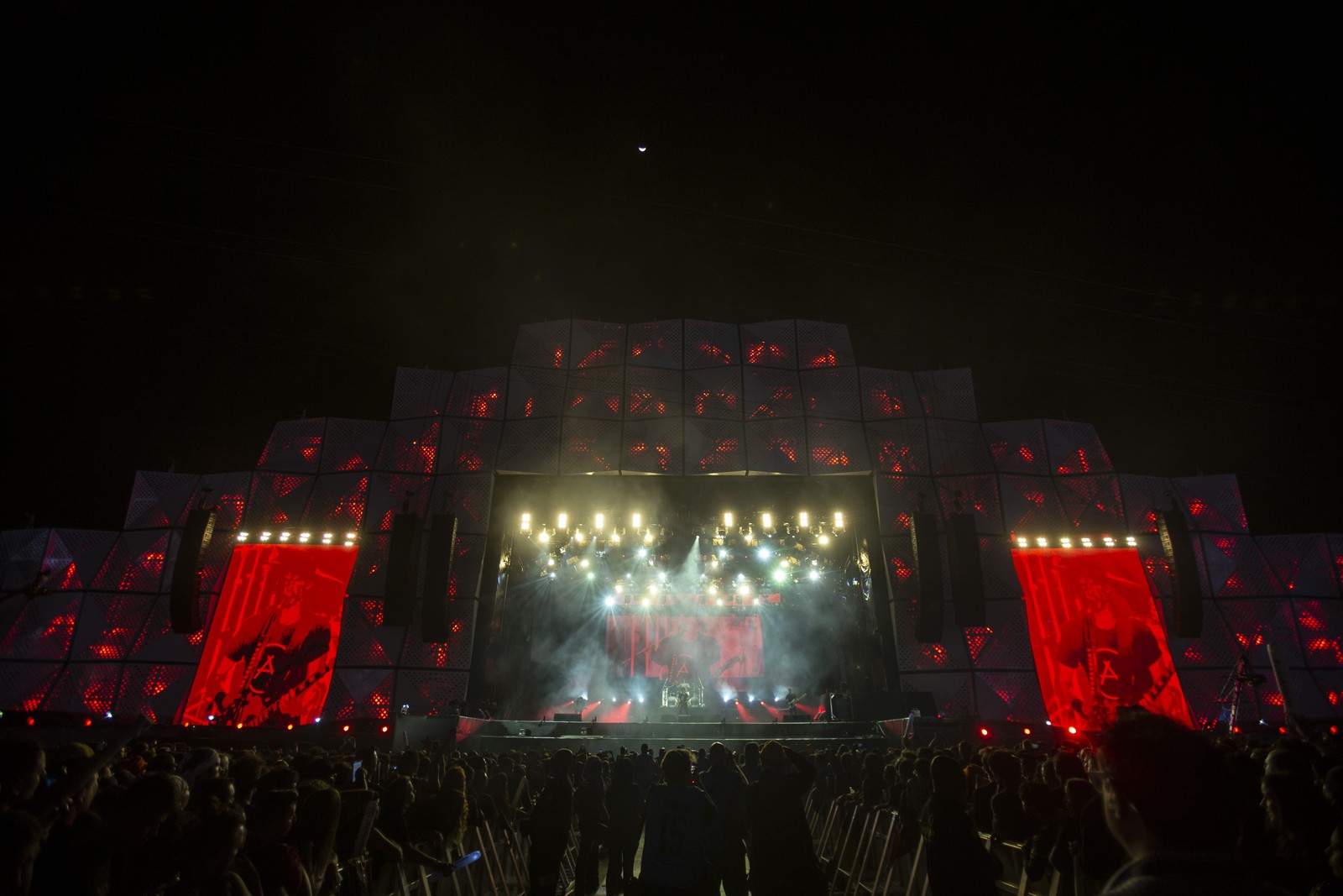 Show da banda Gojira no palco Mundo.  — Foto: Alexandre Cassiano