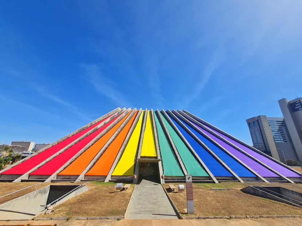 Teatro Nacional está colorido para o mês do orgulho  — Foto: Foto: Brasília Orgulho