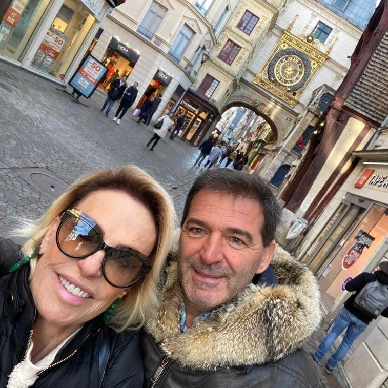 Ana Maria Braga e o namorado, Johnny Lucet (Foto: Reprodução/Instagram)