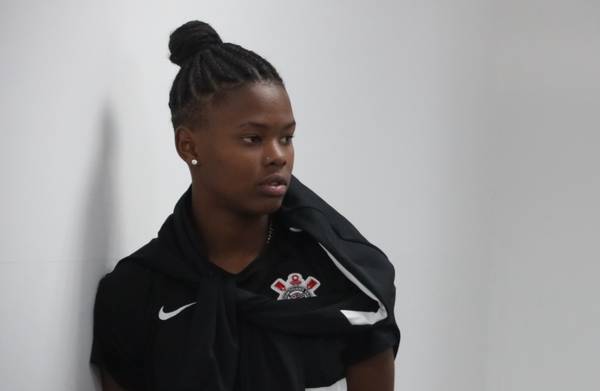 Lesão durante cirurgia pode deixar aposta do Corinthians fora por seis meses em 2024.