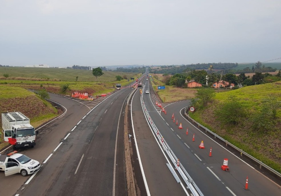Desvio foi implantado para iniciar obras no viaduto em outubro do ano passado  — Foto: CART/Divulgação