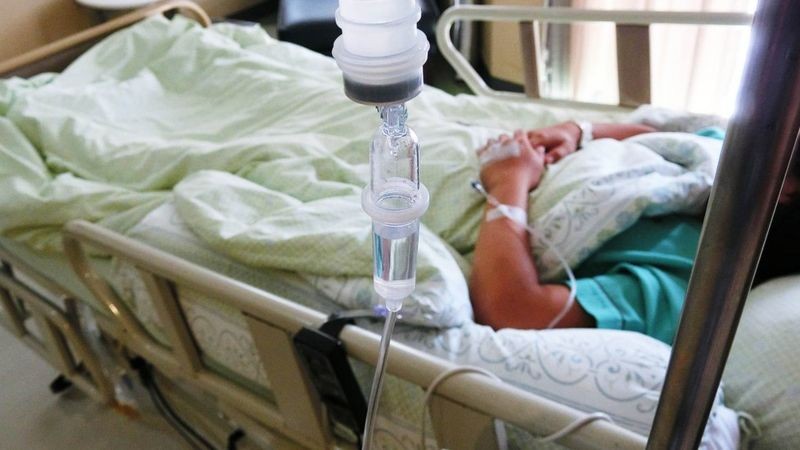 Mulher que teve covid-19 por 10 meses precisou ser hospitalizada em diferentes ocasiões (Foto: Getty Images via BBC News)
