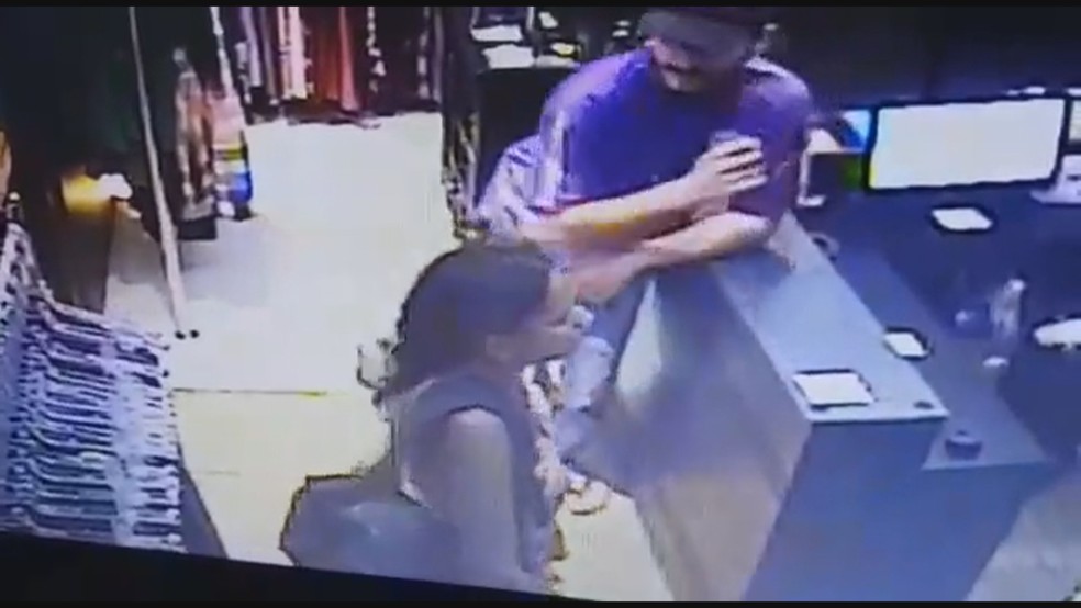 Casal é preso no DF após assaltar lojas com uma criança no colo — Foto: TV Globo/Reprodução