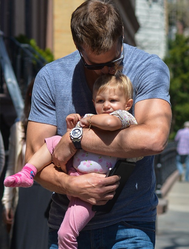 Tom Brady e a filha, Vivian (Foto: Grosby Group)