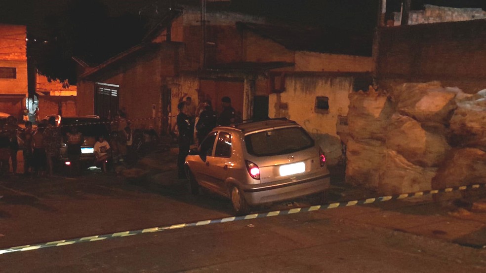 Vítima foi atingida por veículo na calçada, segundo a Guarda Municipal de Cosmópolis — Foto: Pedro Torres/ EPTV