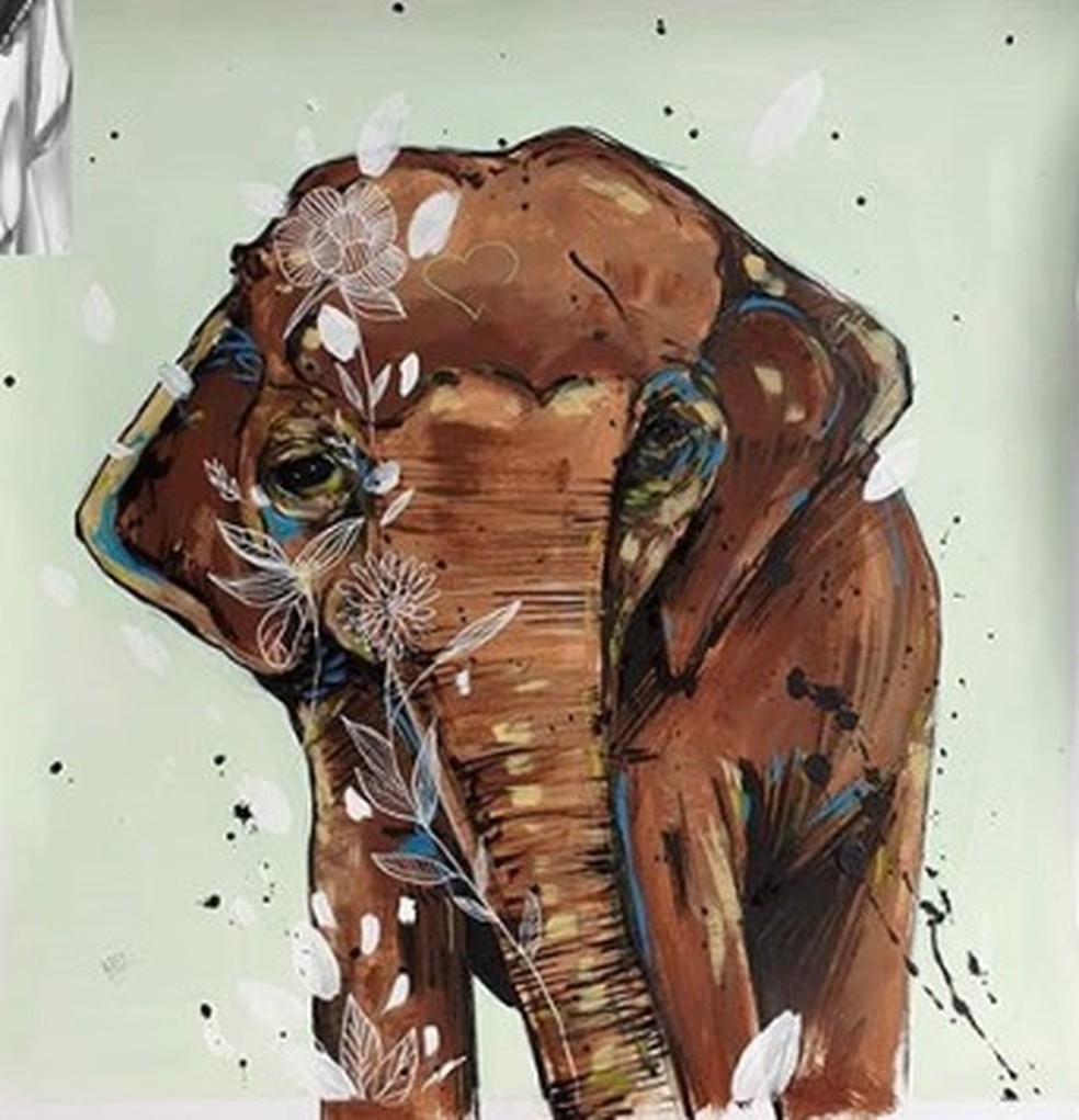 Artista Edson Ramos retrata elefanta Lady em tela, usando tinta acrílica sobre papel canson — Foto: Divulgação 