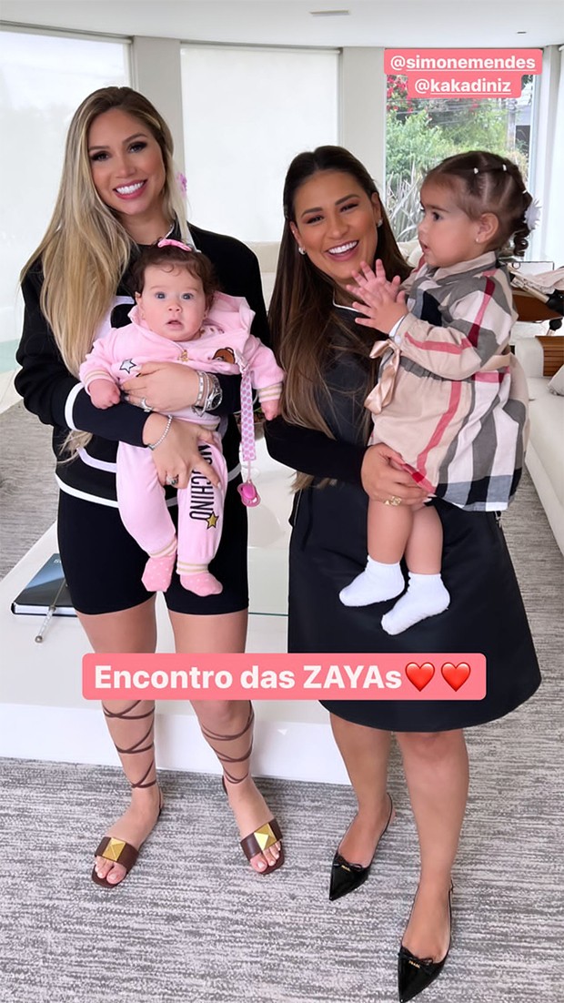 Camila Ângelo e Simone apresentaram as filhas, que se chamam Zaya (Foto: Reprodução / Instagram)