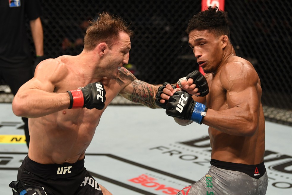 Alex Leko perdeu na decisão dos jurados em duelo que fechou o card preliminar — Foto: Getty Images