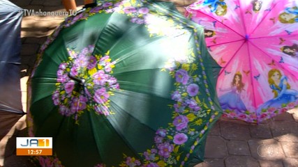 Comerciantes do Tocantins reforçam estoques de guarda-chuva nesta época do ano