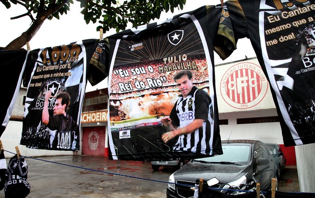 Túlio jogo torcida Cachoeiro (Foto: Pedro Veríssimo / Globoesporte.com)