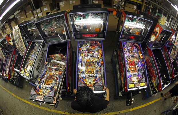 G1 - Empresa dos EUA produz 10 mil máquinas de pinball por ano