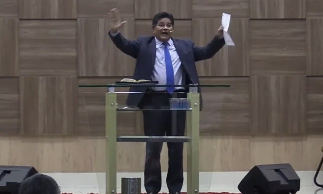 O pastor Gilmar Santos, que teve a prisão decretada por suspeitas envolvendo ilícitos no MEC
