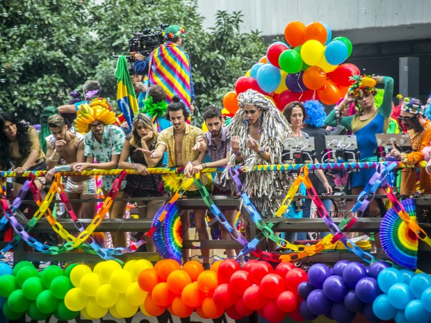 Participantes durante a 20ª Parada do Orgulho LGBT de São Paulo, na Avenida Paulista, na região central da cidade, neste domingo. (Foto: Cris Faga/Fox Press Photo/Estadão Conteúdo)
